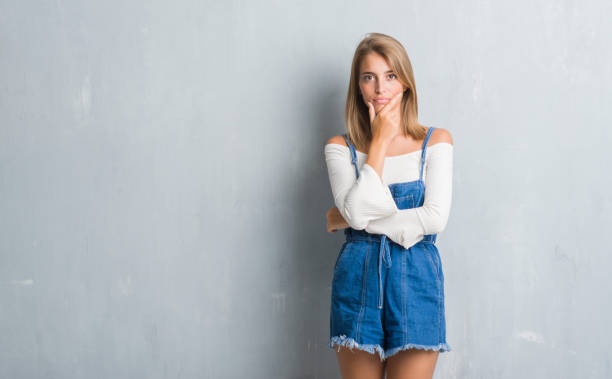 comunitateaong.ro | Cum să porți salopeta din denim: Ghid pentru un look trendy și versatil